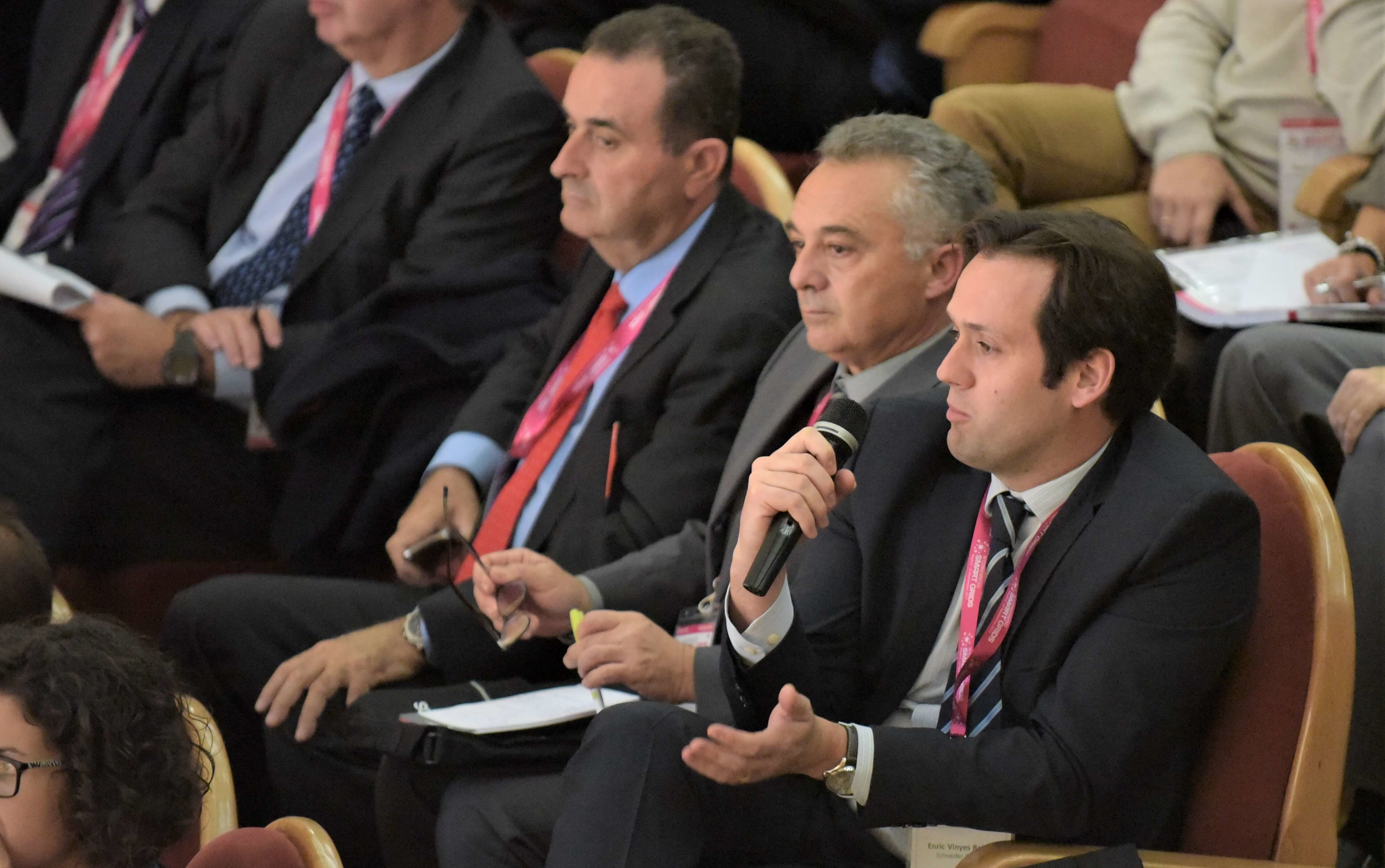 Participación congresistas en Mesa Redonda del IV Congreso Smart Grids 2017